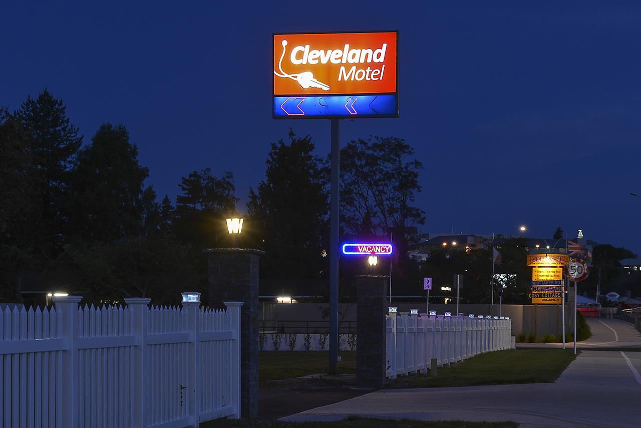 cleveland-thermal-motel-entrance